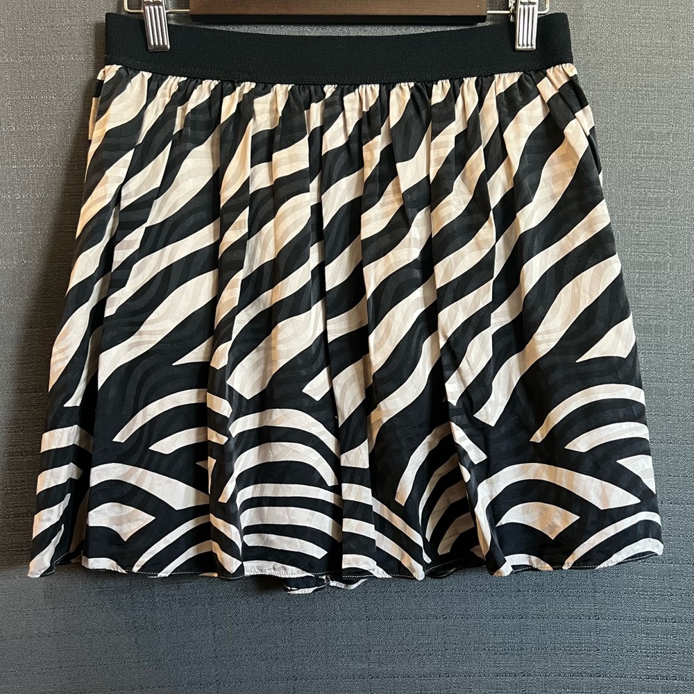 Banana Republic Elastic Waist Rear Zipper 100% Silk Featherweight Mini Skirt
